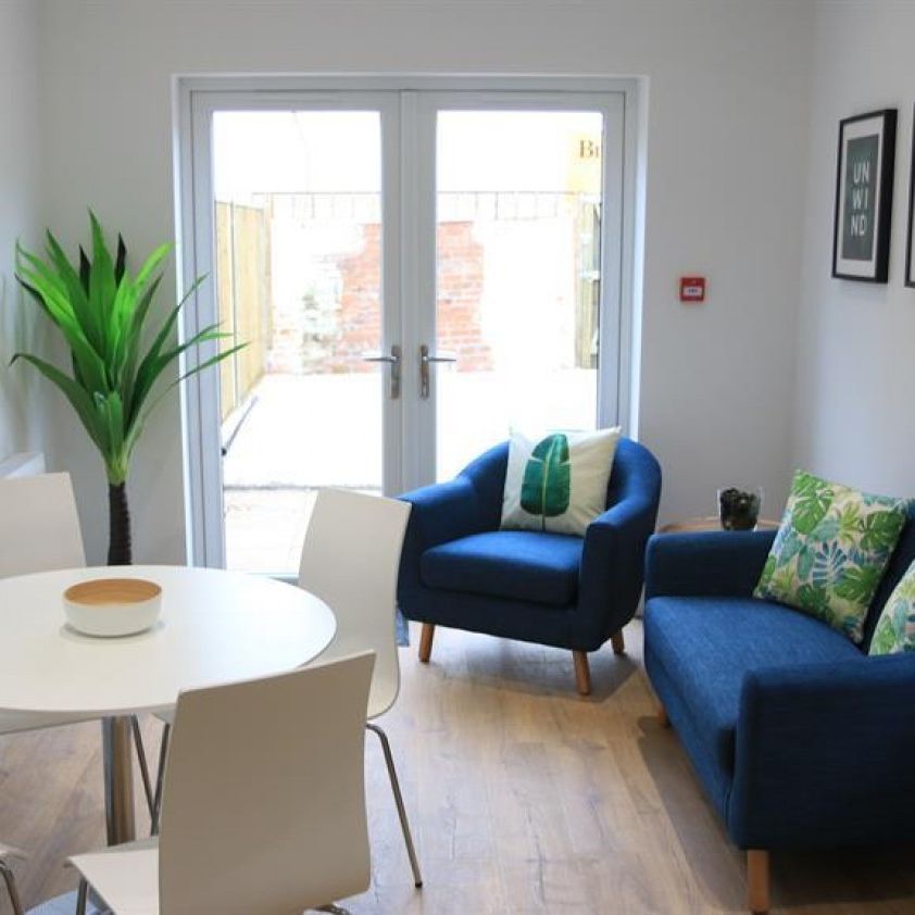 1 bedroom Flat To Let - Photo 1