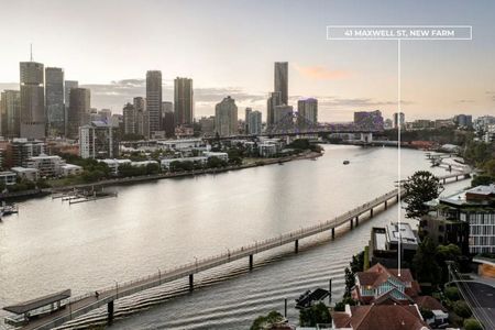 Breathtaking 1935 Tudor-style Residence - Photo 3