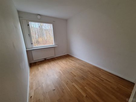 Karlslättsv 5 B - Foto 4