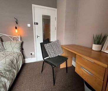 Spare Room // Available Now, LN5 - Photo 2