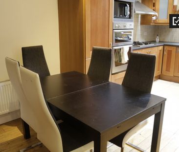 Room for rent in 5-bedroom apartment in Ballymun, Dublin - Photo 3