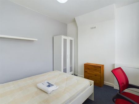 4 bedroom terraced house to rent - Photo 5