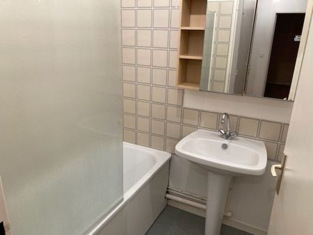 Location Appartement 2 pièces 47m² CAEN 14000 - Photo 4