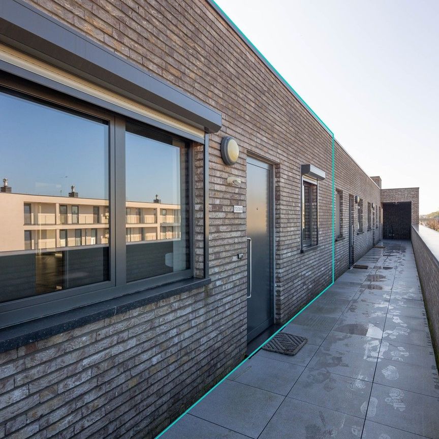 INSTAPKLAAR APPARTEMENT MET 2 SLAAPKAMERS, TERRAS EN AUTOSTAANPLAATS GELEGEN NABIJ HET CENTRUM VAN BILZEN - Photo 1