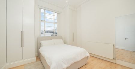 South facing apartment set within a white-stucco fronted building, overlooking Hyde park - Photo 4