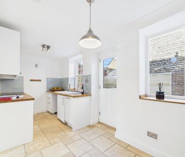 2 bedroom terraced house to rent - Photo 4
