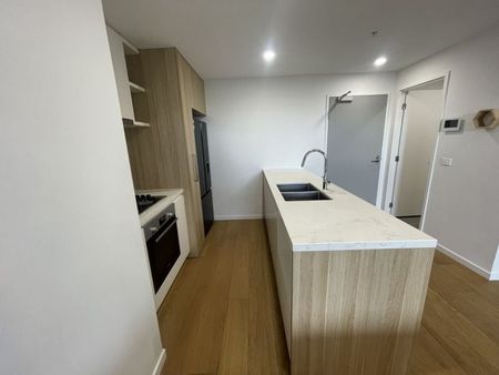 Stylish Apartment for Rental in the Heart of Carnegie - Photo 4