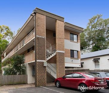 Well-Maintained Top Floor Apartment in Quiet, Convenient Location - Photo 1