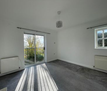 4 bedroom end of terrace house to rent - Photo 1