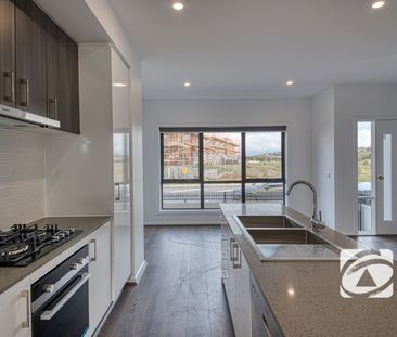 CONTEMPORARY TOWNHOUSE IN ALIRA ESTATE - Photo 4