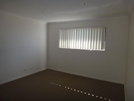 Great Family Home in Sought-After Coomera Grand Estate - Photo 4