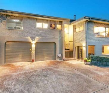 Red Beach 4 bed, 3 bath - Photo 3