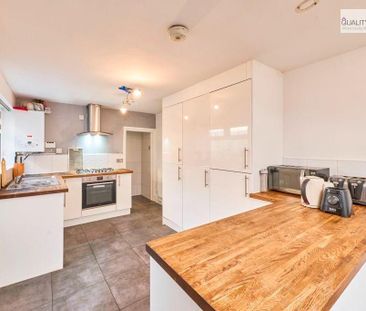 1 bedroom in a house share to rent - Photo 5