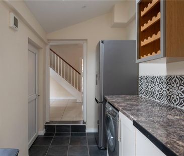 2 bedroom terraced house to rent - Photo 4