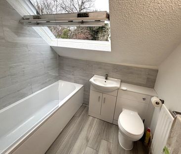 Highfield Road, West Byfleet, Surrey, KT14 - Photo 3