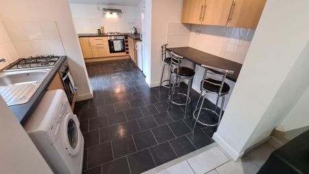6 bedroom house to rent - Photo 4