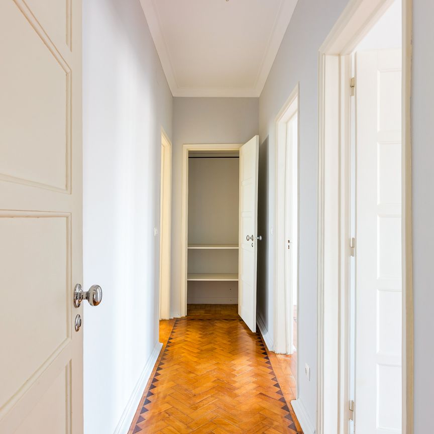 3-Bedroom Apartment for Rent in Avenida de Roma, Lisbon - Photo 1