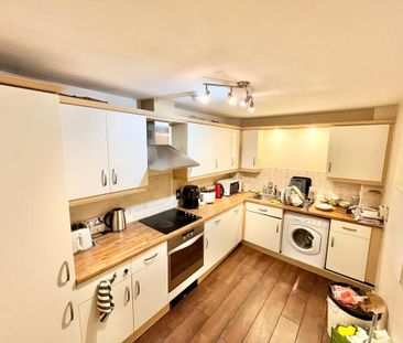 1 bedroom in a flat share to rent - Photo 1