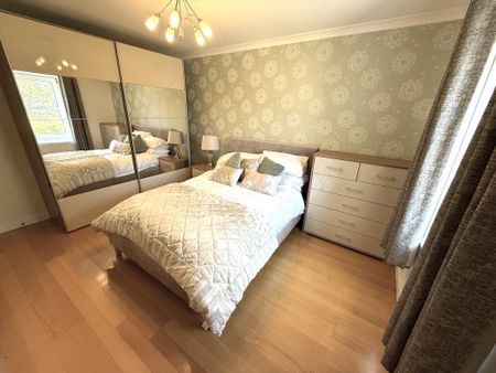 3 bedroom flat to rent - Photo 3