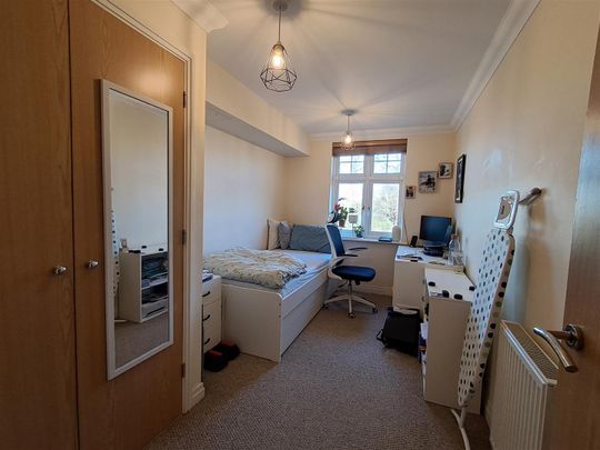 2 bed flat to rent in London Road, Bushey, WD23 - Photo 1