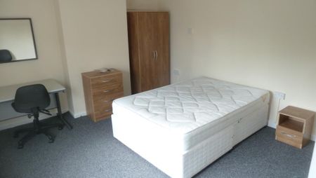 1 bedroom in a house share to rent - Photo 3