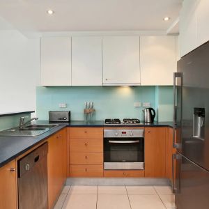 Two Level Lifestyle Apartment in an Ideal Inner City Hub - Photo 2