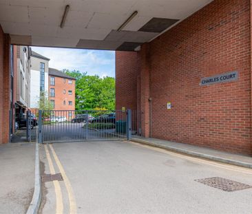 1 bed Flat To Let - Photo 5