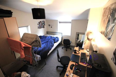 4 bedroom terraced house to rent - Photo 4