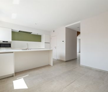KNAP APPARTEMENT MET 3 SLKS EN STAANPLAATS IN LANDEN - Photo 3