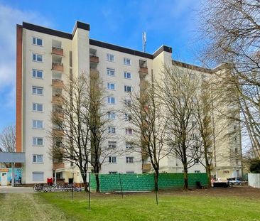 Großzügig geschnittene 2-Zi.-Wohnung mit Balkon! - Foto 1