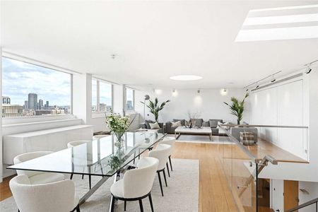 Luxury 4–5 Bed Penthouse with Annex, Roof Terrace & Skyline Views - Photo 3