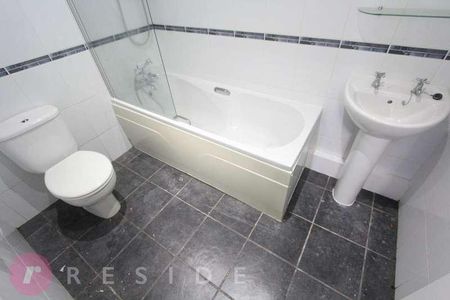 The Oaklands, Fairway, Rochdale, OL11 - Photo 5