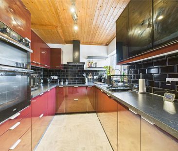 5 bedroom semi-detached house to rent - Photo 4