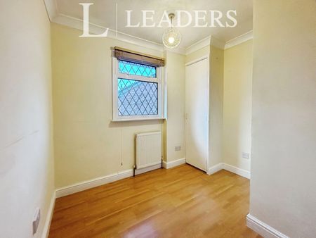 3 bedroom house to rent Beadel Close, Witham, Essex, CM8 - Photo 3