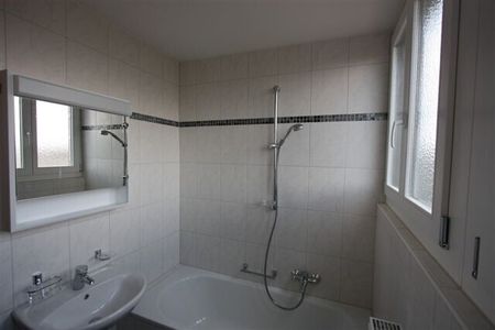 Appartement mansardé moderne, lumineux et spacieux - Photo 2