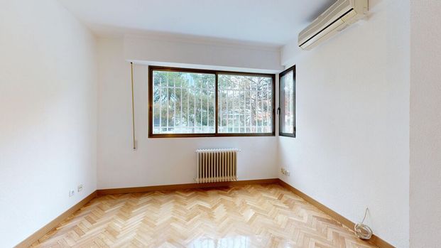 Piso de alquiler en Calle de José María Cavero, San Pascual - Photo 1