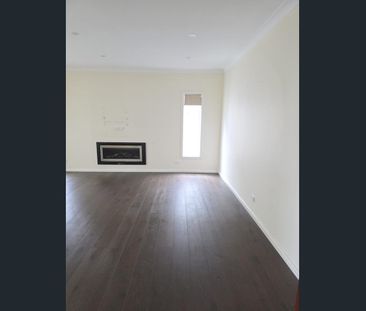 Spacious Family Home with Pool – Prime Telopea Location - Photo 1