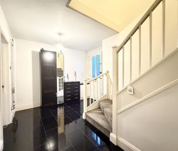 3 Bedroom House - Mid Terrace To Let - Photo 4