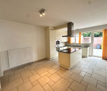 Ruim gelijkvloers appartement met terras en garage. - Photo 6