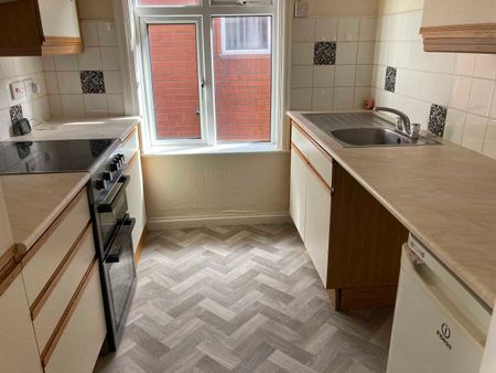 1 bed Flat - Photo 3