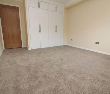3 Bed Flat, Kingsmere, BN1 - Photo 5
