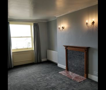 1 Bed Flat, Regency Square, BN1 - Photo 1