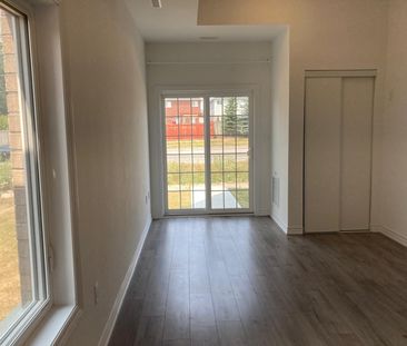 For Lease - 31 Pumpkin Corner Crescent, Barrie, Ontario - Photo 2