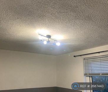 3 bedroom flat to rent - Photo 6