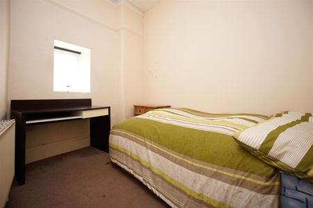Addison Road - Flat 1, Plymouth - Photo 2