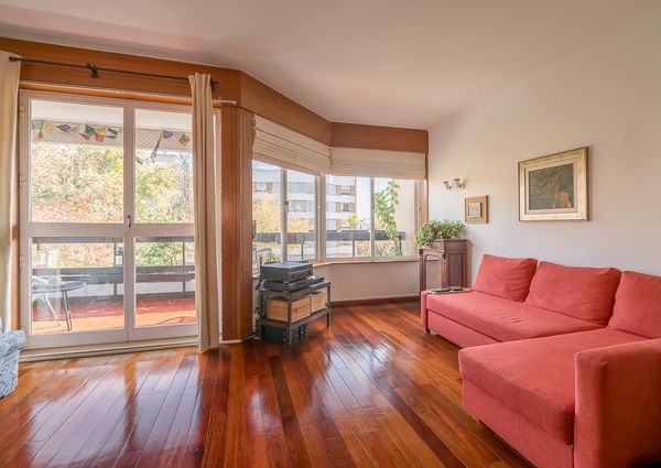 Apartamento T2 para arrendamento com móveis no Alto da Barra em Oeiras