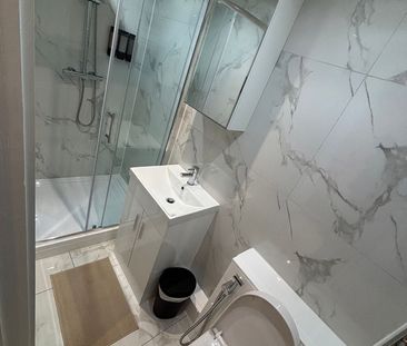 Studio Flat, London, SW19 - Photo 4