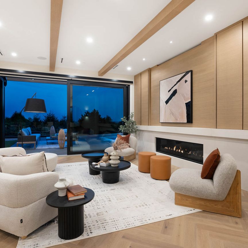 Modern Luxury Custom-Built House - Photo 1