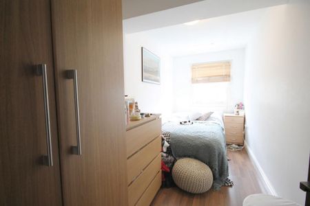 3 bedroom flat to rent - Photo 4