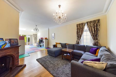 4 bedroom detached house to rent - Photo 2